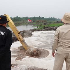 Gubernur Muhidin Tambah Dosis Surfaktan Jadi 1.000 Liter, Pendinginan Karhutla Kalsel Diperkuat Lewat Water Bombing WhatsApp Image 2026-10-30 at 14.51.16 (1)