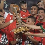 Saat Bepe Kehilangan Medali Juara Piala Presiden Pemain persija bambang pamungkas terima trofi piala presiden dari jokowi