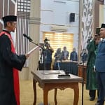 Struktur Pimpinan DPRD Balangan Berubah, Saiful Arif Resmi Dilantik sebagai Wakil Ketua II Anggota-DPRD-Balangan-resmi-dilantik-oleh-Ketua-Pengadilan-Negeri-Paringin