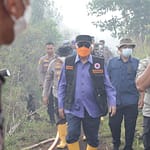 Gambut Guntung Damar Masih Membara, Muhidin Perintahkan Pemadaman Karhutla Dituntaskan IMG_6310-1024x683