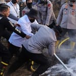 Gubernur Muhidin Turun Langsung Padamkan Karhutla, Bara Api di Lahan Gambut Jadi Ancaman IMG-20260831-WA0045-1000x540-1-860x464