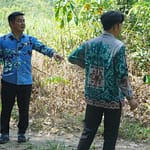 Jembatan Kayu Rusak di Muara Ninian Dikeluhkan Warga, PUPR Balangan Siapkan Usulan Perbaikan 2027 PUPR Balangan dan Anggota DPRD Survei Jembatan Rusak di Desa Muara Ninian