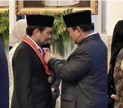 Tiga Tokoh Kalsel, H Abdussamad Sulaiman, H Syamsuddin Andi Arsyad dan H Abidin Terima Penghargaan dari Presiden RI image