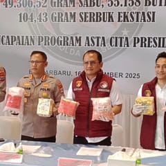 PENGUNGKAPAN JARINGAN NARKOBA INTERNASIONAL WhatsApp Image 2025-09-17 at 08.29.53