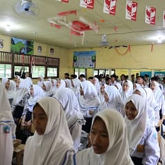 Pelindo Tanamkan Semangat Belajar dan Inovasi di Kalangan Pelajar Banjarmasin PHOTO-2025-10-14-18-30-47