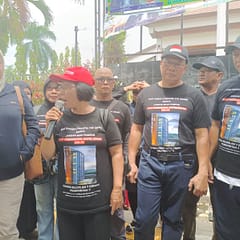 Pemilik Condotel dan Apartemen Grand Tan Gelar Aksi di DPRD Kalsel PHOTO-2025-10-29-20-24-22