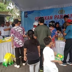 Satgas Pangan Ditreskrimsus Polda Kalsel melalui Program GPM Kembali Jual Ribuan Kilogram Beras WhatsApp Image 2025-10-05 at 15.14.50