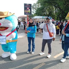 Satgas Pangan Polda Kalsel Bikin Heboh CFD, Dua Anggota Cosplay Doraemon dan Spongebob Photo Polda Beras murah