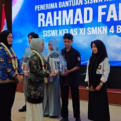 Disdikbud Kalsel Salurkan Bantuan Siswa Kurang Mampu untuk 10.030 Pelajar c7530dd9-a6dc-4486-9638-573f0c49d0b7-1536x1152