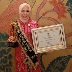 Bunda PAUD Kalsel Raih Penghargaan Tertinggi Nasional, Bukti Komitmen Bangun PAUD Berkualitas 8a2d66d3-0f3f-47b6-8fb6-8bbf69070dce-1365x2048-1