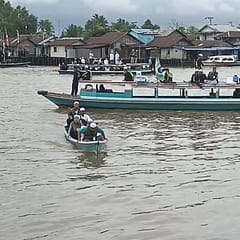 Jemaah Haul ke-79 Habib Hamid Basirih Padati Dermaga, Transportasi Air Jadi Pilihan WhatsApp Image 2025-11-09 at 20.41.04