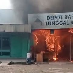 Kompor Meledak, Harapan Suparman Sang Penjual Bakso Ikut Hangus di Siang Itu WhatsApp Image 2025-11-21 at 17.31.00