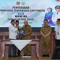 BPK Ungkap Catatan Penting untuk Kalsel dan Bank Kalsel dalam Dua Laporan Pemeriksaan 26012026_Gubernur-Kalsel-H-Muhidin-menerima-LHP-dari-Kepala-BPK-RI-Perwakilan-Kalsel-Andriyanto-S.E.-M.M.-CSFA.-Adpim-Kalsel