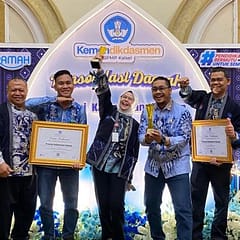 Disdikbud Kalsel Raih Penghargaan Kemendikdasmen, Bukti Sinergi Pendidikan Pusat dan Daerah 74041614-37da-42ce-87e9-7d8ab5200ebf-768x1024