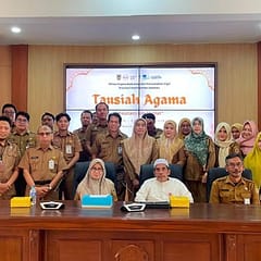 Salat Jadi Fondasi Integritas, Disdukcapil Kalsel Perkuat Mental Spiritual ASN 21e053b8-6c5e-48fb-9fd8-ebd82d0fb9de-715x400
