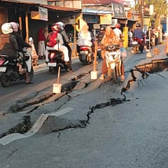 Jalan Veteran Banjarmasin Ambles, Enam Bangunan Terdampak dan Akses Lalu Lintas Dialihkan PHOTO-2026-07-15-14-48-41