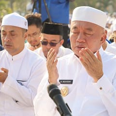 Karhutla Mengancam Kalsel, Gubernur Muhidin Ajak Warga Salat Istisqa dan Perkuat Ikhtiar 2c1b4d28-74fd-4c1f-a99e-48e2e8102551-1024x683