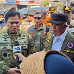 KSAL Muhammad Ali Tinjau Karhutla di Banjarbaru, Apresiasi Kekompakan Aparat Tangani Titik Api 3c2695c2-ba8c-4ec7-b73d-a372b3914f43-1024x768