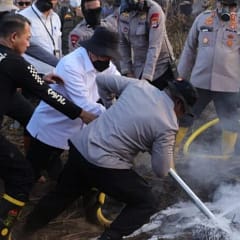 Gubernur Muhidin Turun Langsung Padamkan Karhutla, Bara Api di Lahan Gambut Jadi Ancaman IMG-20260831-WA0045-1000x540-1-860x464
